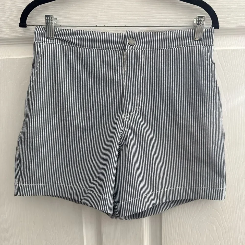 Abercrombie & fitch women’s stripped lined white and blue shorts size XS